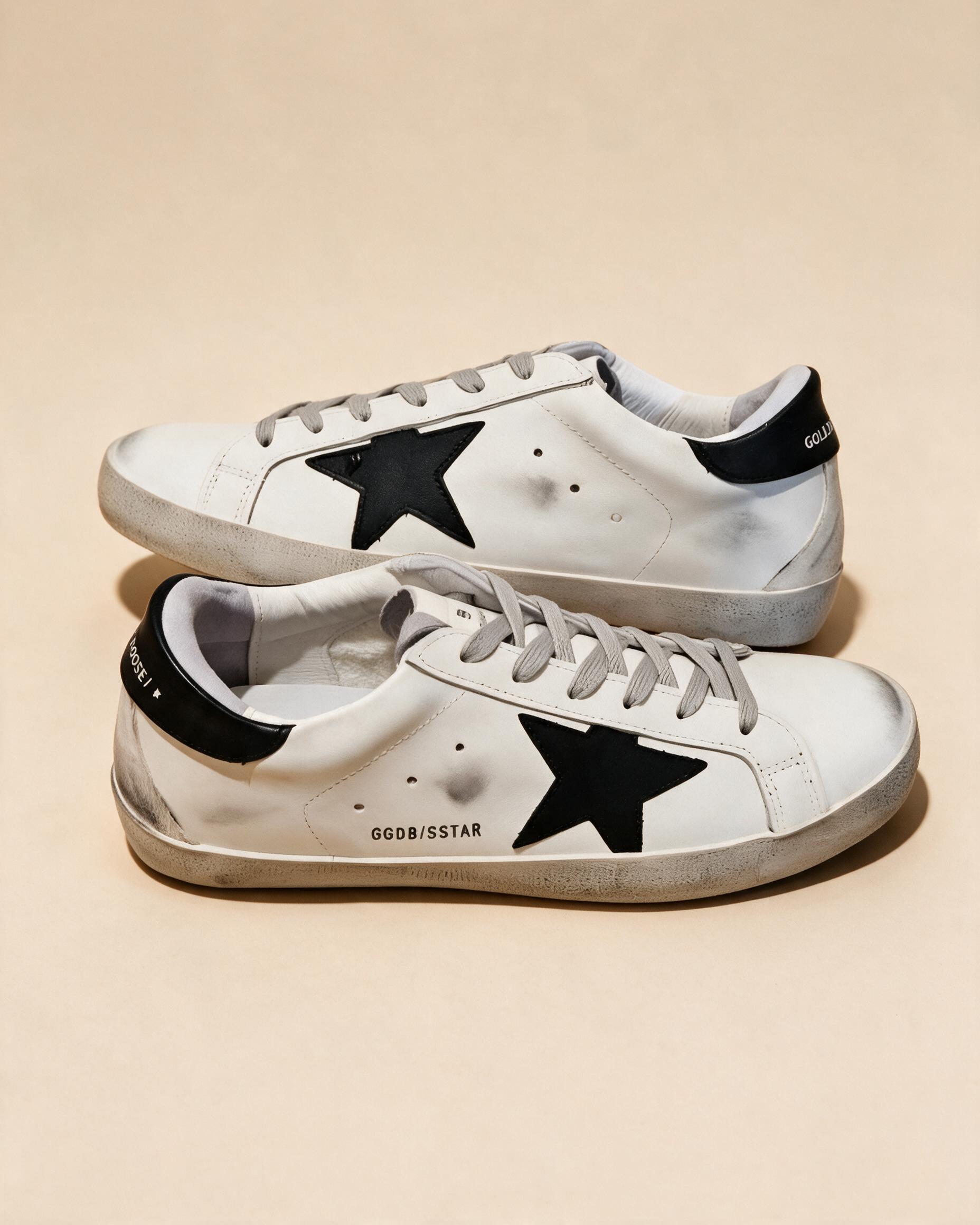 Sneakers bianche con stella nera · Usato
