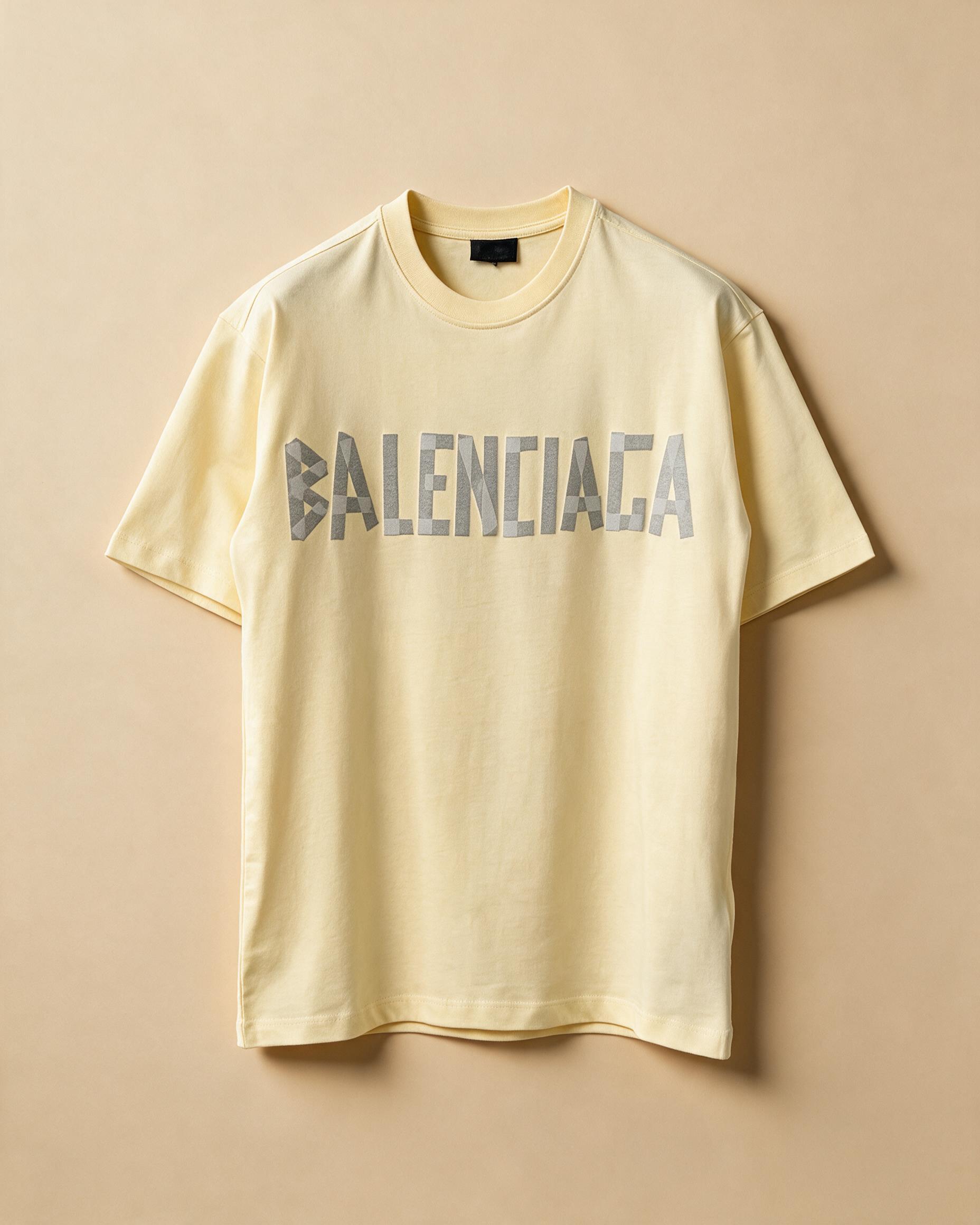 T-shirt usata gialla con stampe frontali e posteriori
