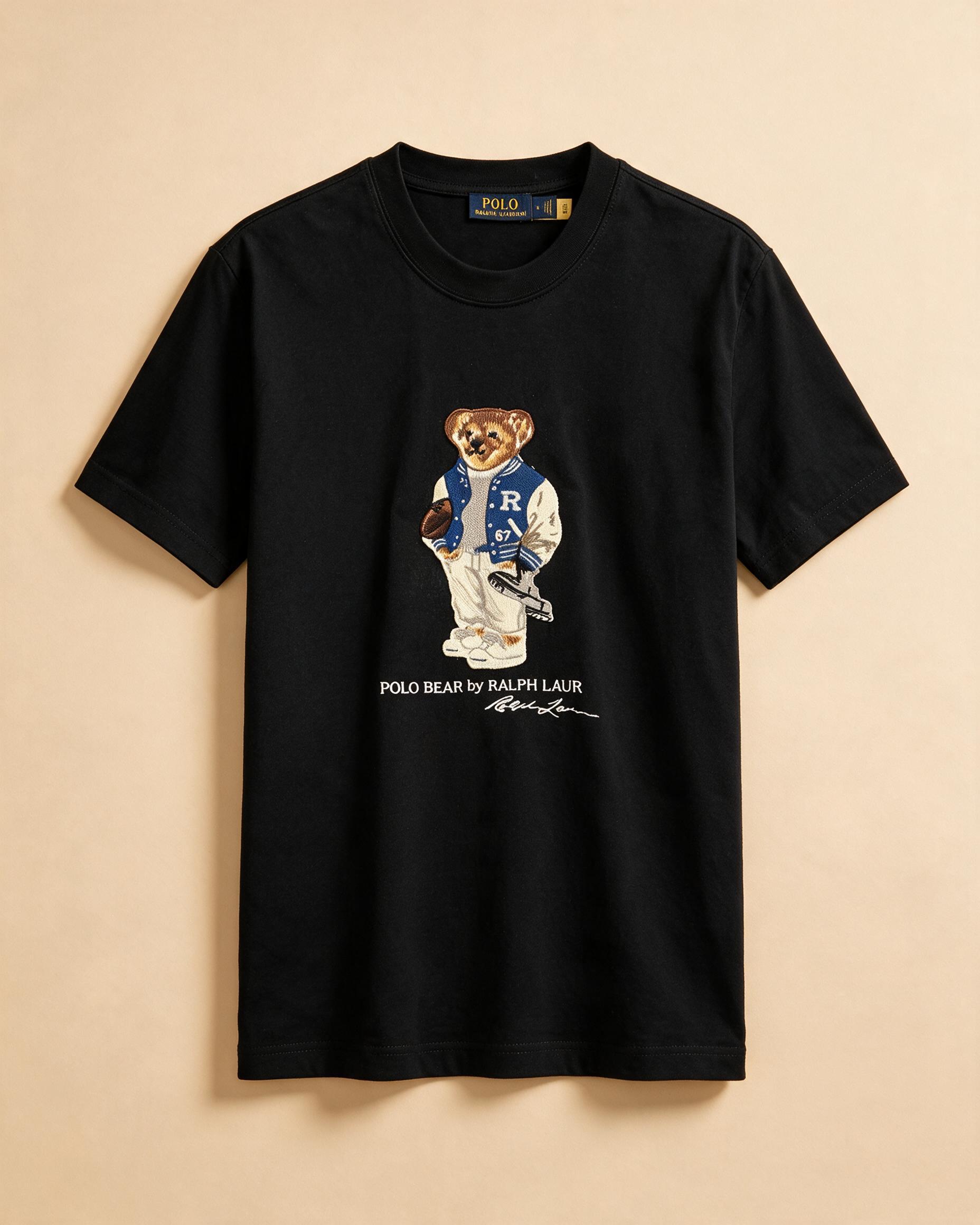T-shirt usata nera con ricamo di orso sul davanti